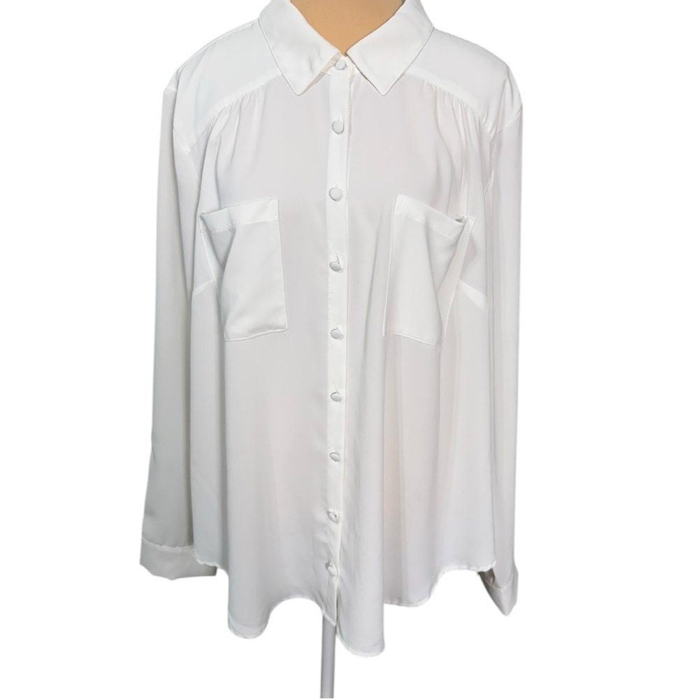 Torrid White Button-Up Blouse Size 2X (18-20)